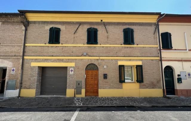 Affittacamere Il Cortile Chiaravalle Marche Extérieur photo