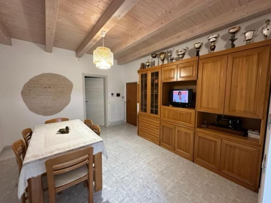 Affittacamere Il Cortile Chiaravalle Marche Extérieur photo