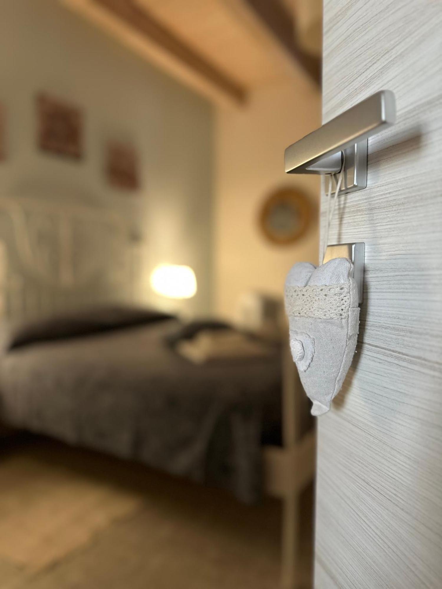 Affittacamere Il Cortile Chiaravalle Marche Extérieur photo